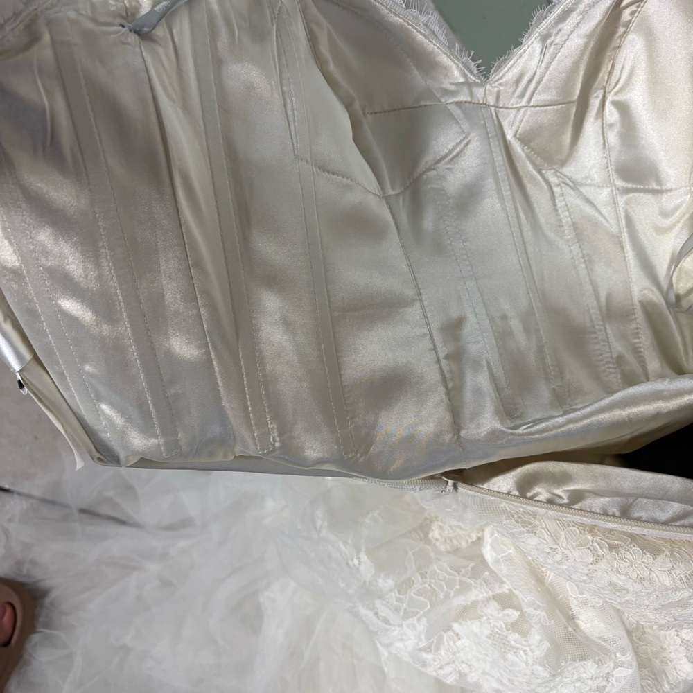 WTOO 19706 Curvalicious Ivory Oyster Lace Sweetheart Wedding Dress Size 8 NWT - Picture 12 of 14